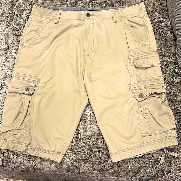 Cargo shorts - Picture 1 of 3